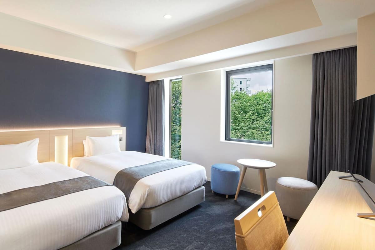 twin room, non smoking | down duvets, in-room safe, desk, free wifi