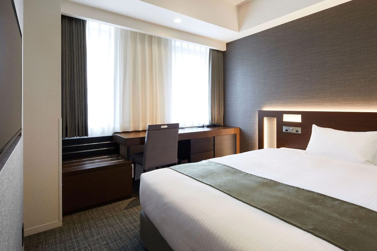 Single Room, Non Smoking | Down comforters, in-room safe, desk, free WiFi