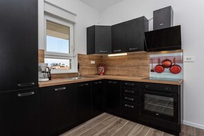 Geladeira, fogão, cooktop, lava-louças