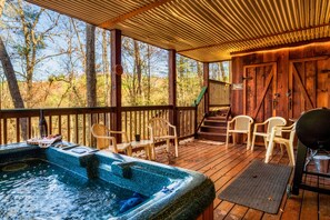 Terrace/patio - Spring Mtn View! Handicap, Hot Tub, Air Hockey (Sevierville)