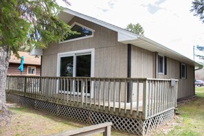 Exterior - Charming and Cozy, 3-Season, Fence Lake Cottage with Beautiful Sunset View (Lac du Flambeau)