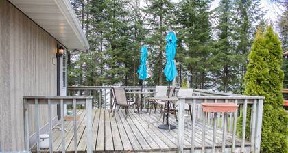 Charming and Cozy, 3-Season, Fence Lake Cottage with Beautiful Sunset View