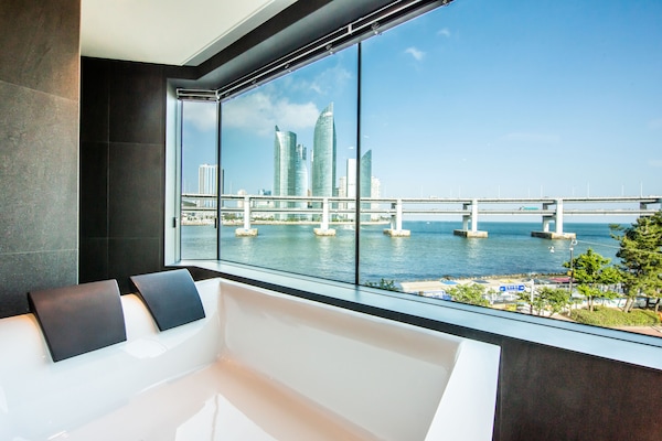 Royal Pool Suite, Ocean View