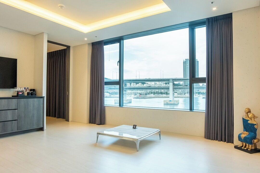 ondol suite, ocean view | living area | 55-inch flat-screen tv with cable channels, tv, netflix