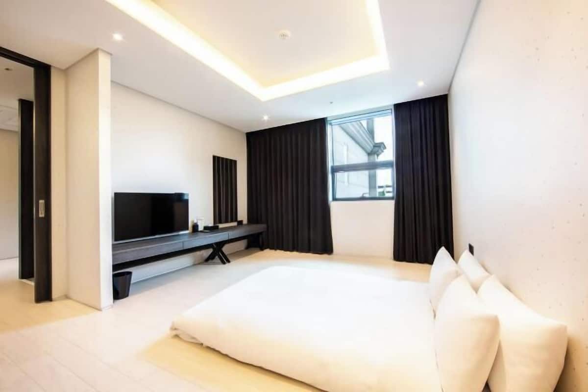 1 quarto, edredons de pluma, cortinas blackout, quartos à prova de som