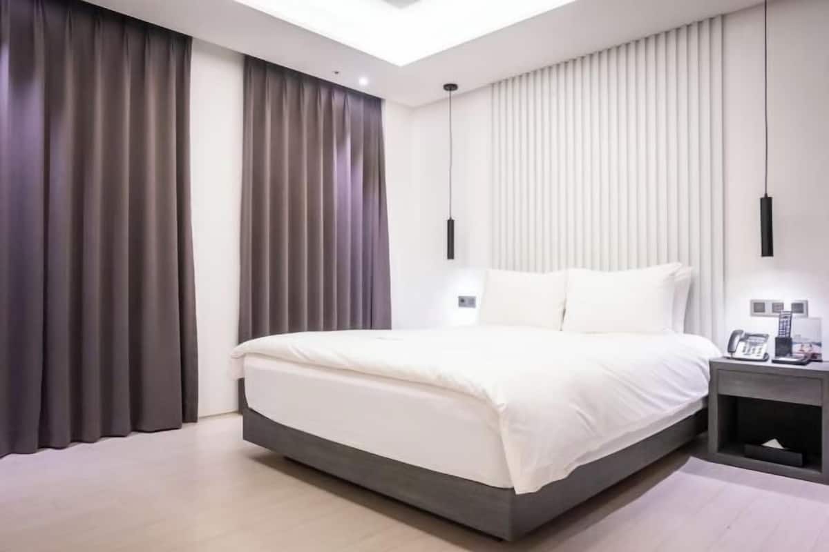 1 quarto, edredons de pluma, cortinas blackout, quartos à prova de som