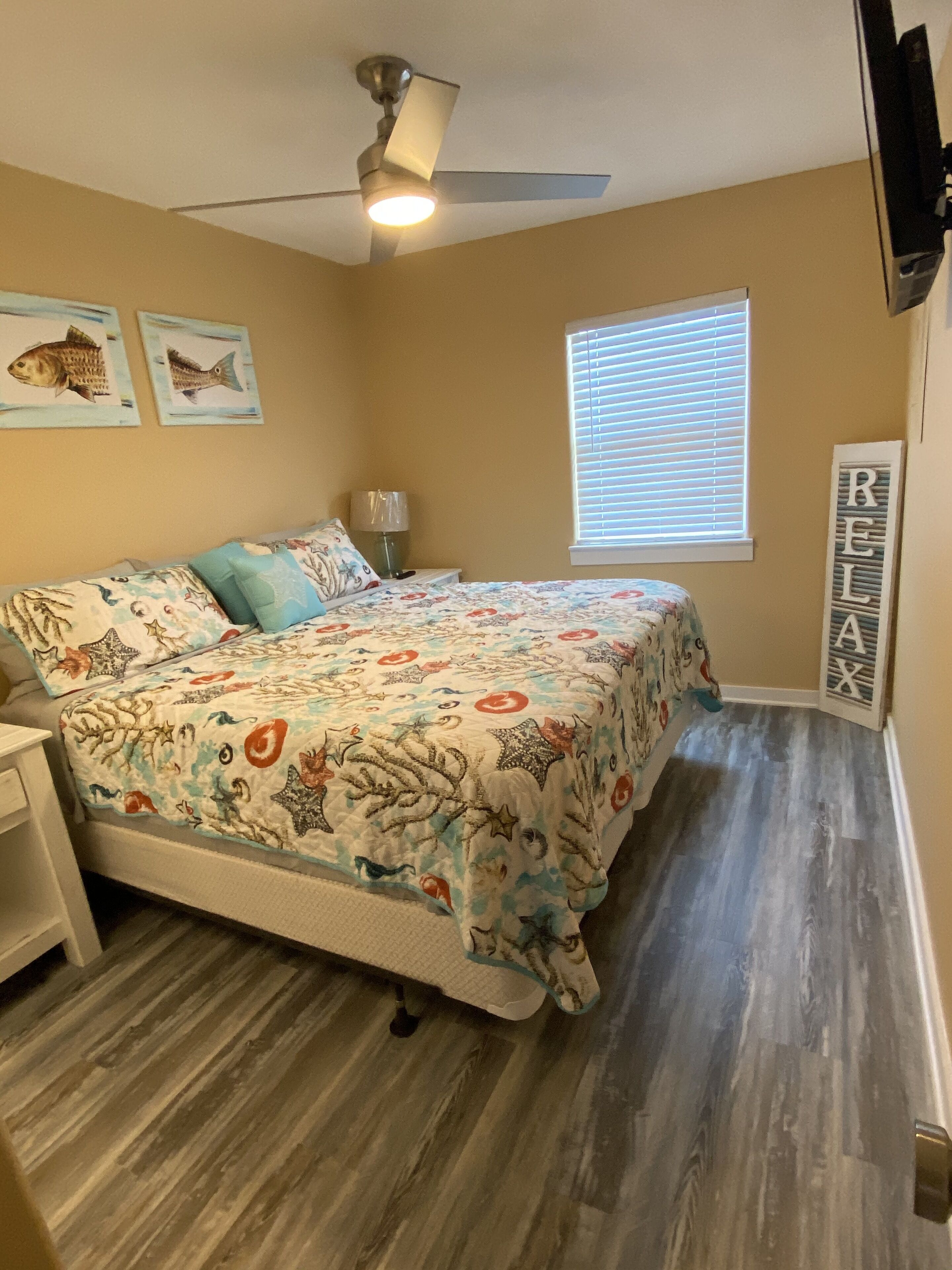 Hackberry Hooker - Private Canal downstairs 300lb. ice machine & restroom