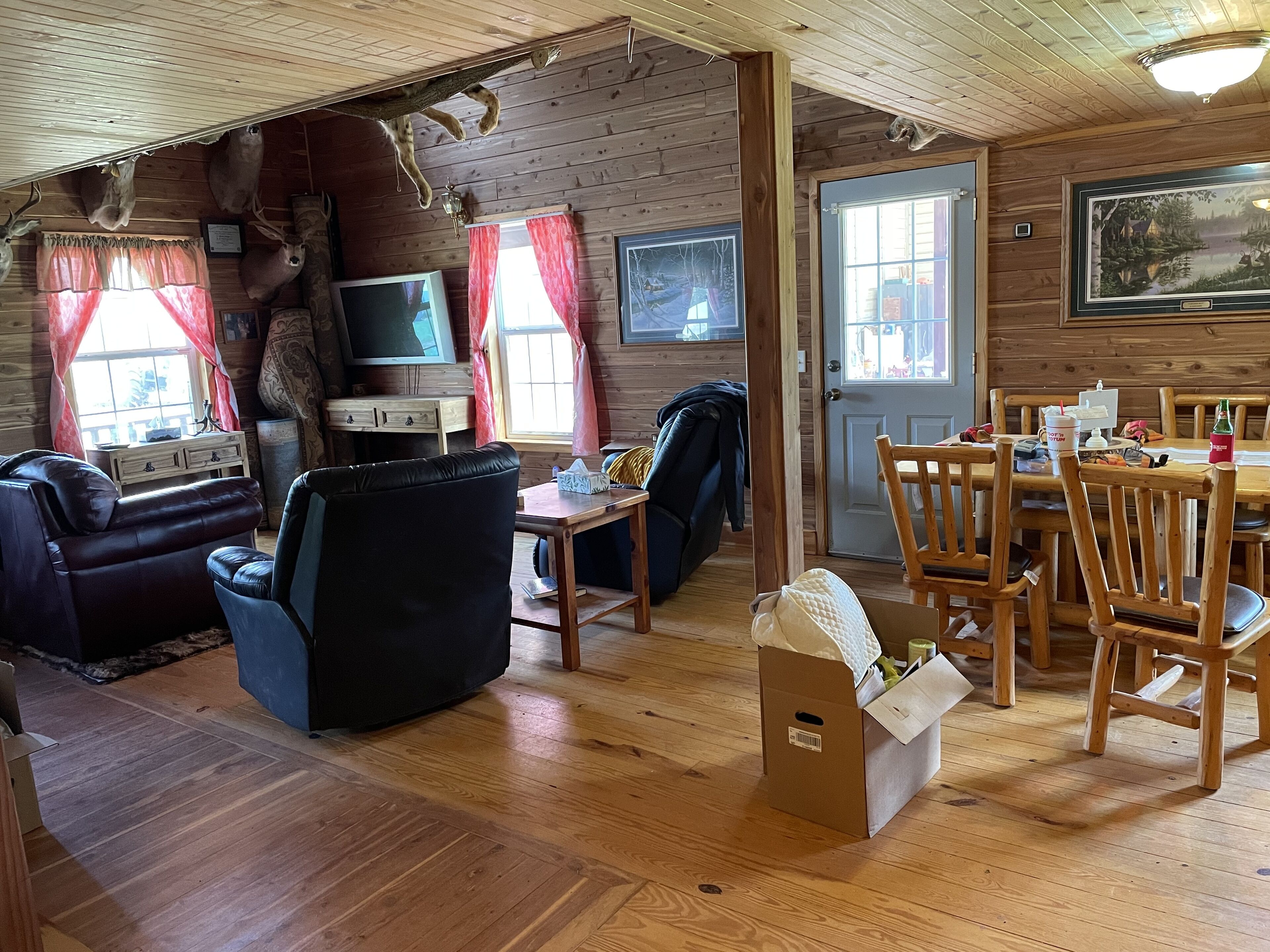 Secluded Lodge on 55 acres with stock pond in Childress, Texas. Lots of wildlife