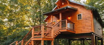 Dreamy Treehouse Getaway with Hot Tub