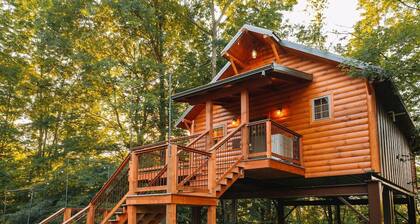Dreamy Treehouse Getaway with Hot Tub