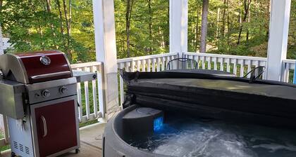 NEW! Waterfront Lake Norman -Hot tub, dock, kayaks, paddleboards