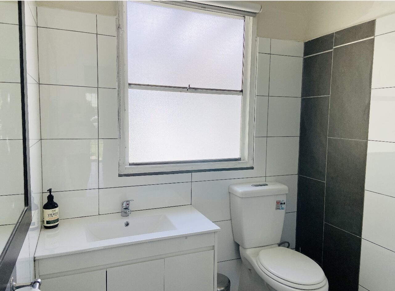 D122  Lovely London Home — image 21