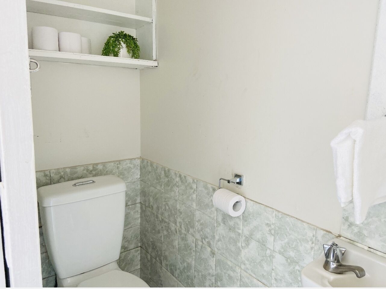 D122  Lovely London Home — image 20