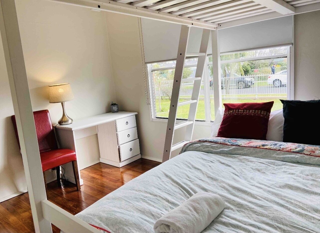 D122  Lovely London Home — image 18