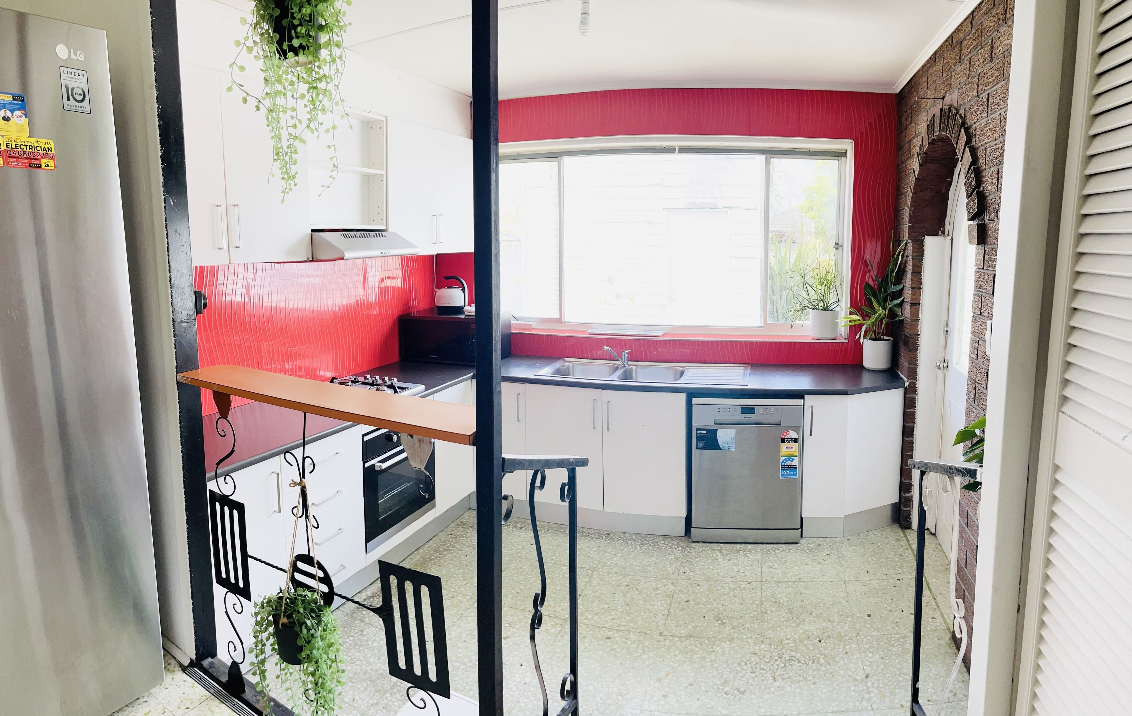 D122  Lovely London Home — image 2