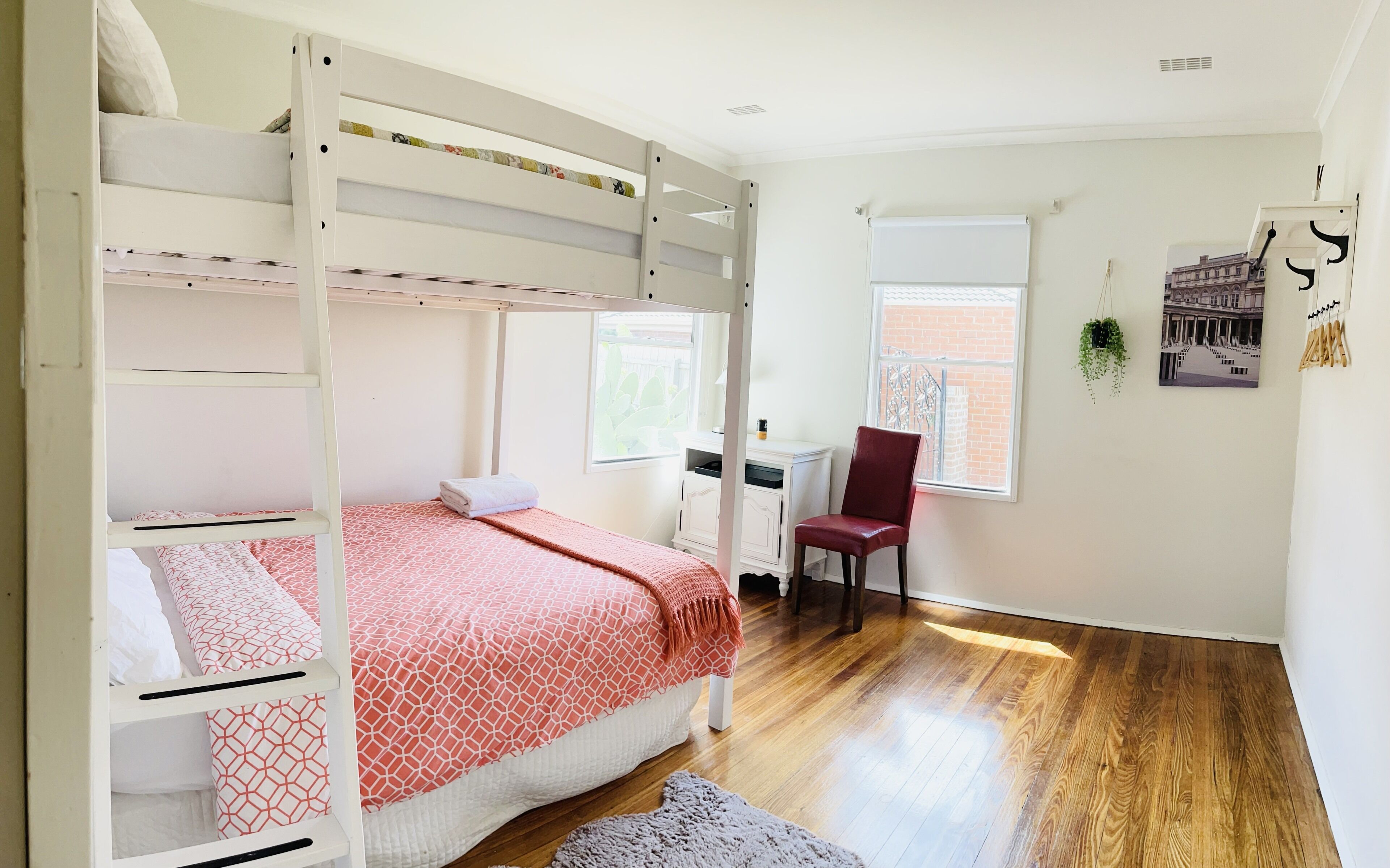 D122  Lovely London Home — image 14