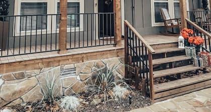 Robin’s Nest Cabin- quiet cove on Lake Hamilton