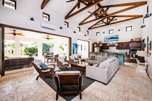 Een televisie en boeken