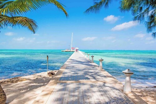 Kaibo Kai Hacienda B-5 condo & Pool in Rum Point