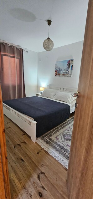 1 slaapkamer, een strijkplank/strijkijzer, internet