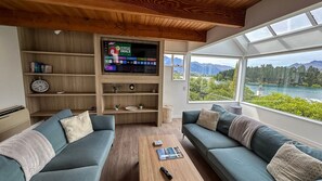 Smart TV, streaming services, offices - 16A The Terrace Stunning Mountain Lake View (Queenstown)