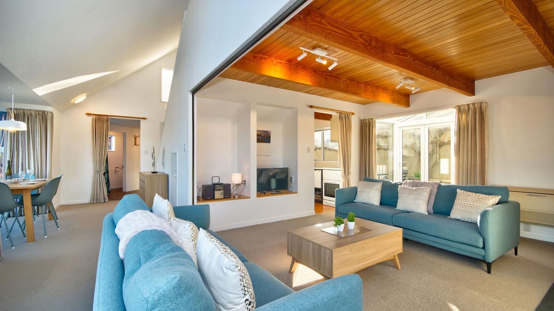 Smart TV, streaming services, offices