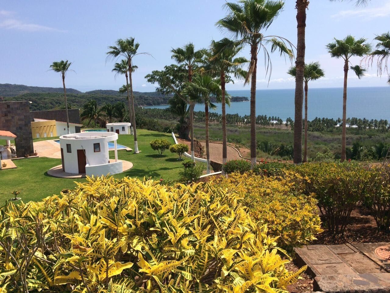 #7 Shared Pool, 3 Bedroom/3 Bathroom, Private beach ramada WIFI SKY