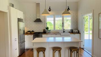 Family Quadruple Room | Private kitchen | Fridge, microwave, oven, stovetop