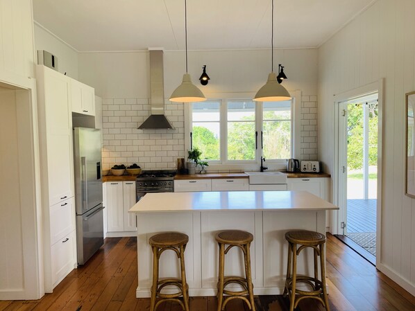 Family Quadruple Room | Private kitchen | Fridge, microwave, oven, stovetop