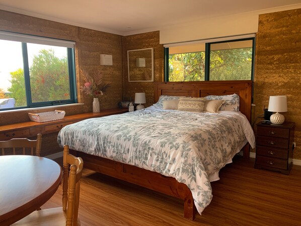 2 bedrooms, WiFi, bed sheets - Cosy cottage on rural property 10 minutes from Kyneton's restaurants. (Drummond)