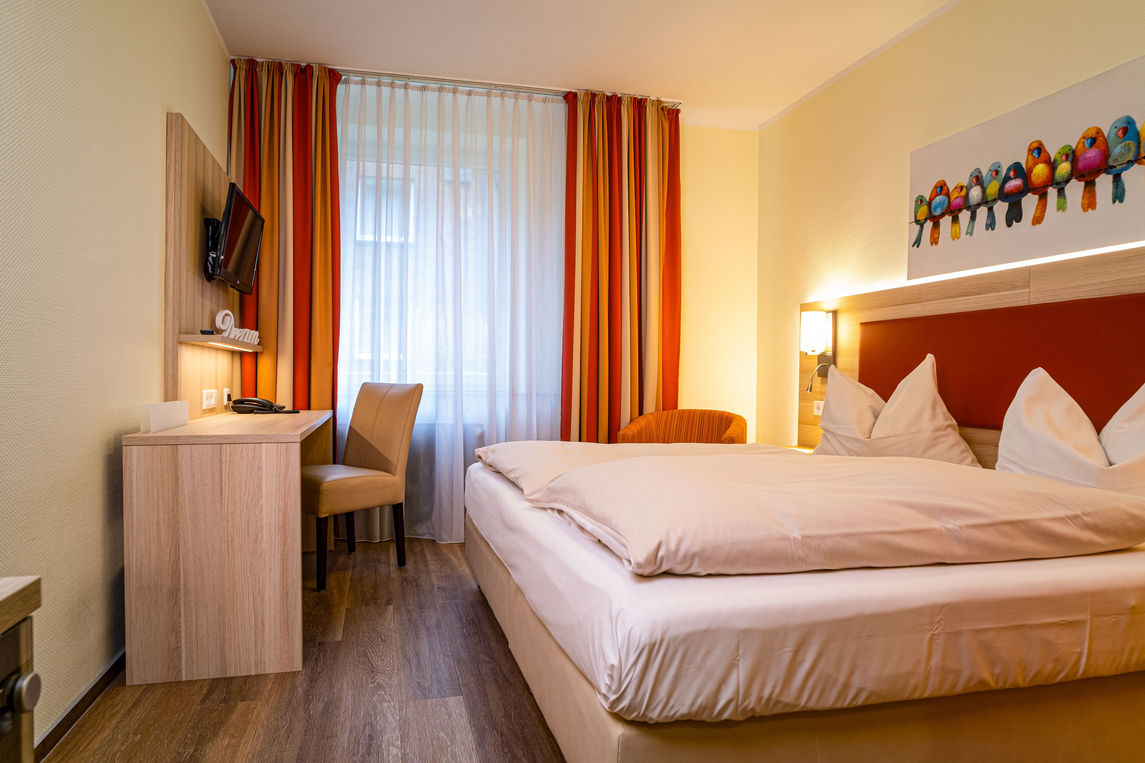 standard double room | hypo-allergenic bedding, in-room safe, desk, laptop workspace