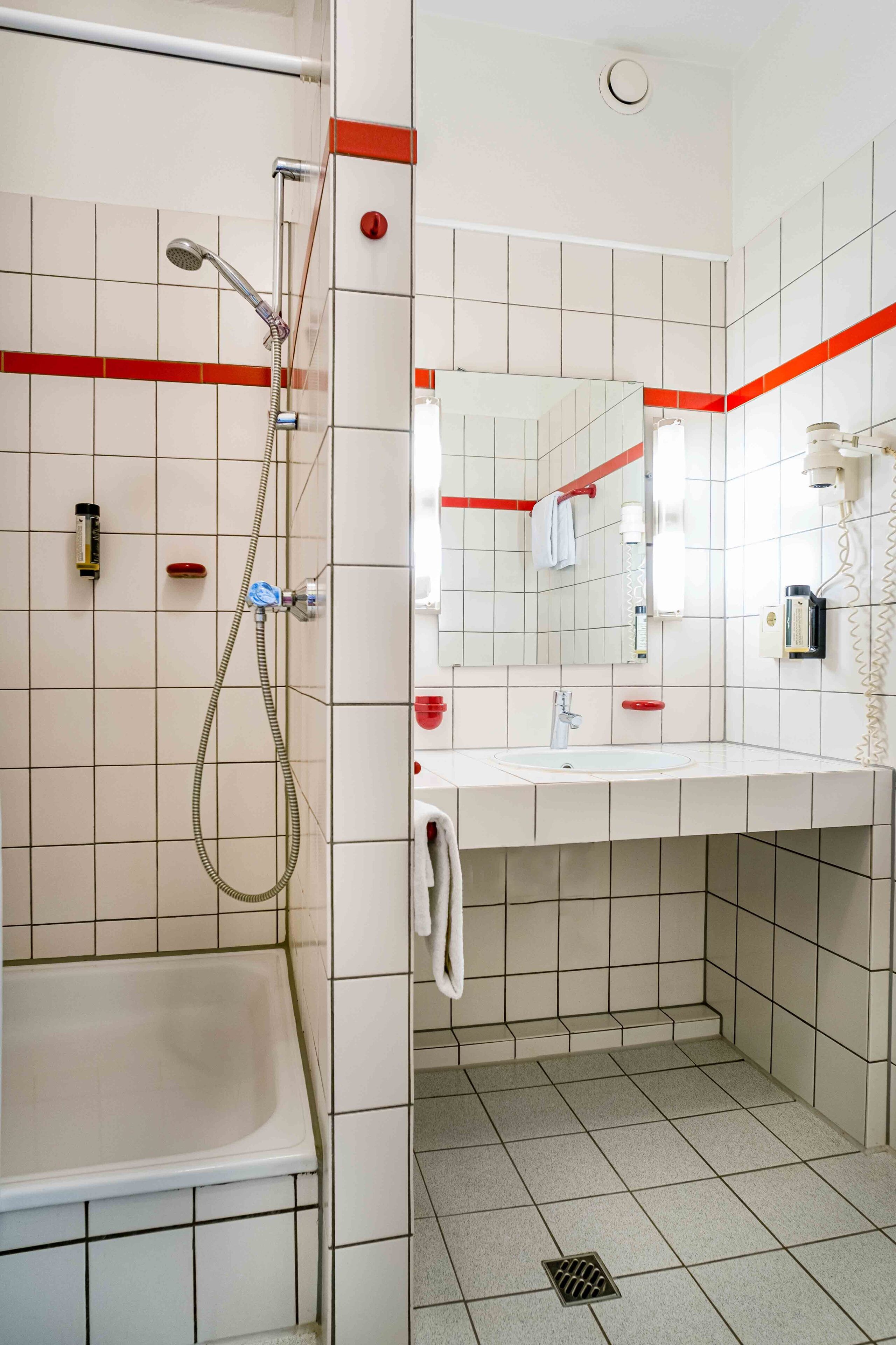 standard single room | bathroom | hair dryer
