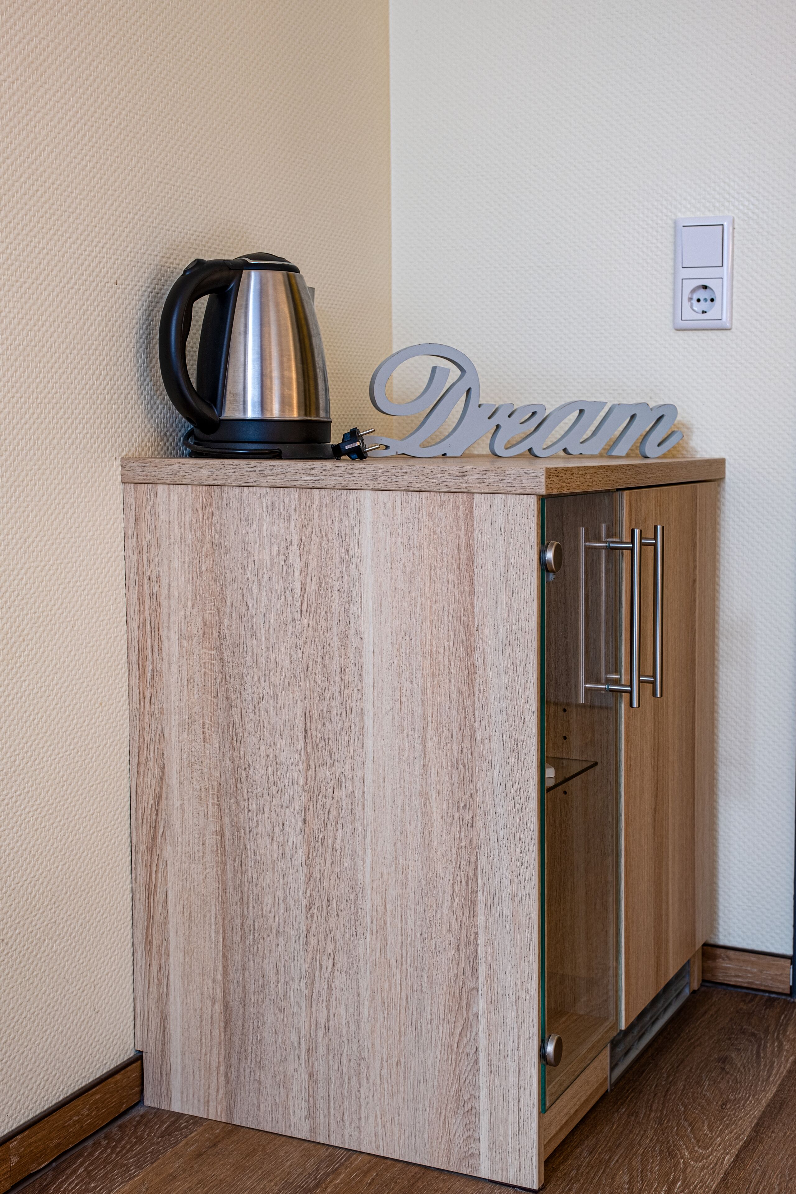 comfort single room, 1 bedroom, non smoking, courtyard view | hypo-allergenic bedding, in-room safe, desk, laptop workspace