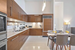 Fridge, microwave, oven, stovetop