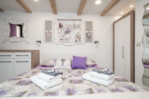 1 bedroom, cots/infant beds - Lavender Room (Dubrovnik)