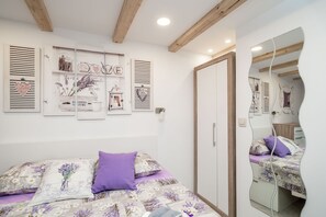 1 bedroom, cots/infant beds - Lavender Room (Dubrovnik)