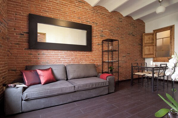 Departamento, 2 habitaciones, balcón, vista a la ciudad | Área de sala de estar