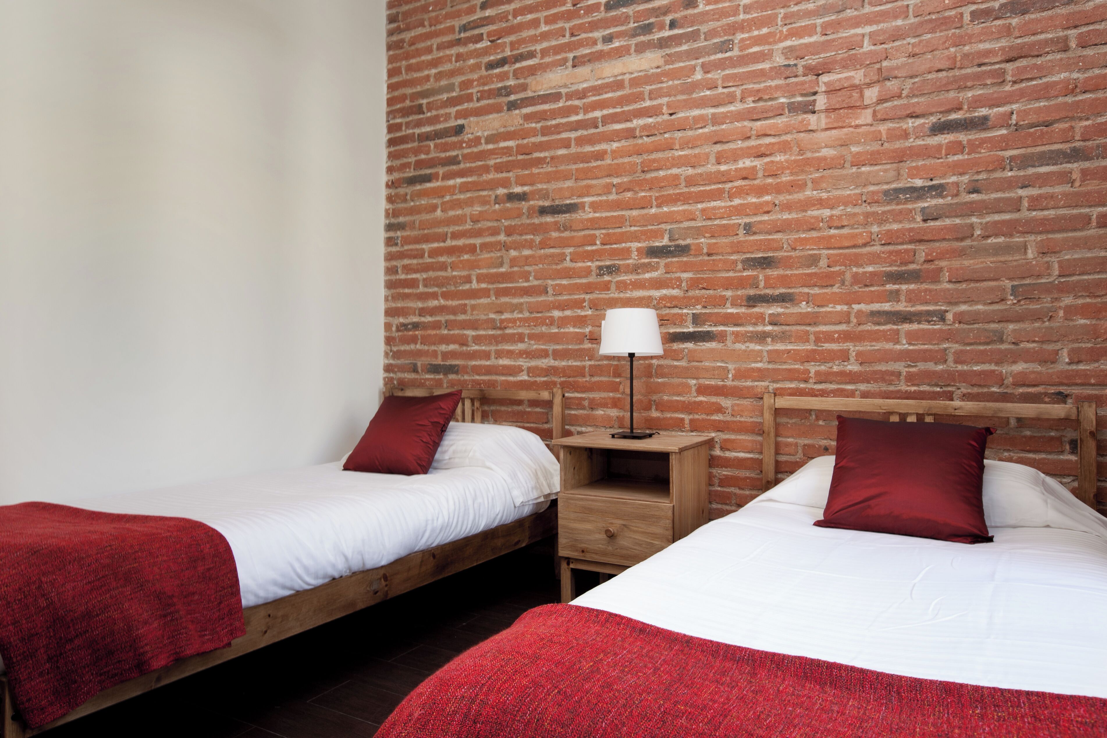 2 bedrooms, iron/ironing board, bed sheets