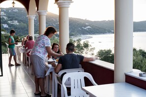 Room, 1 Bedroom, Balcony | Outdoor dining
