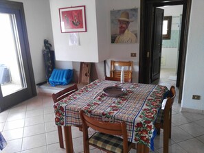 House, 3 Bedrooms, Smoking, Balcony | Lounge