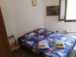 House, 3 Bedrooms, Smoking, Balcony | 3 bedrooms, iron/ironing board, bed sheets