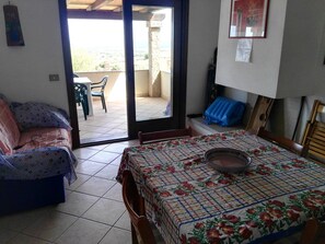 House, 3 Bedrooms, Smoking, Balcony | Lounge