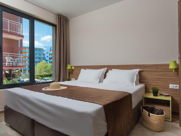 House, 1 Bedroom, Smoking, Balcony | 1 bedroom, bed sheets