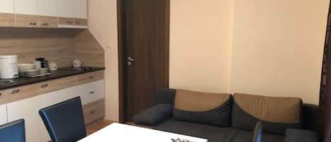 Appartement, 1 chambre, fumeur | Aire de séjour | Téléviseur