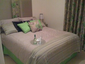 Room, 1 Bedroom, City View | 1 bedroom - Room-double Room Private Shower Room - d (Hayes)