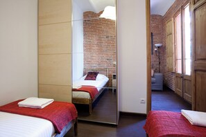 3 bedrooms, iron/ironing board, bed sheets - Modern 2-bedroom Apartment Near Sagrada Familia (Barcelona)