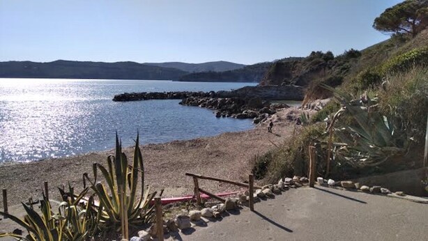 A coastal road with a rocky beach, a clear sky, and distant hills. - Villa With Garden and Terrace for 8 pax (Capoliveri)