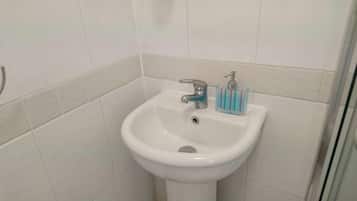 Zimmer, 1 Schlafzimmer, Stadtblick | Badezimmer
