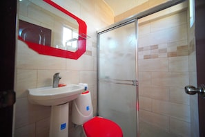 Apartment, 2 Bedrooms, Balcony, City View | Bathroom