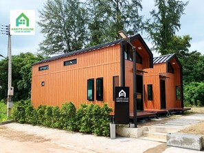 Property entrance - 2 Tiny Houses on Koh Lanta Only 2 Minutes Walk to the Beach (Ko Lanta)